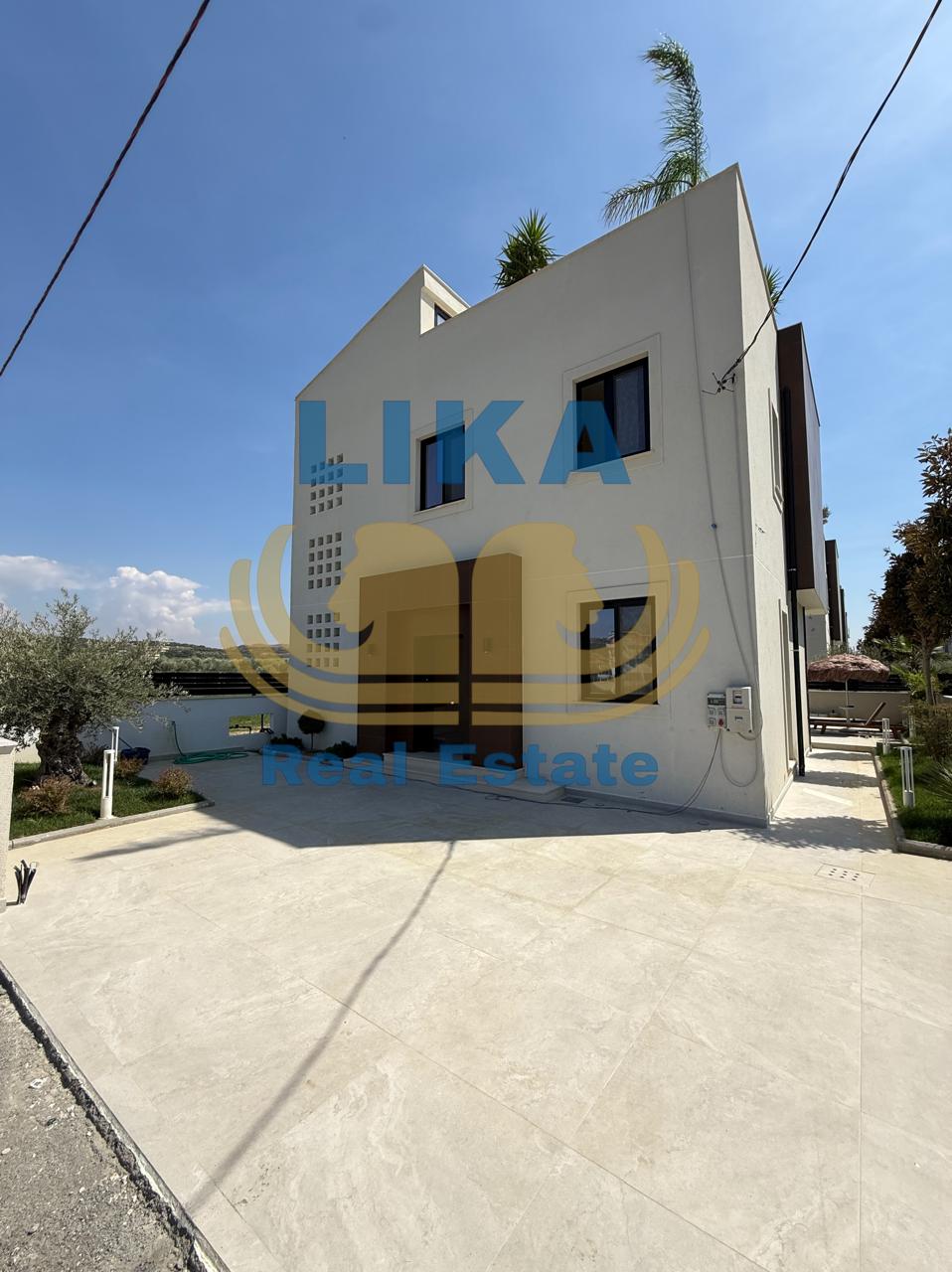 VILA LUKSOZE NË SHITJE NË SPILLE