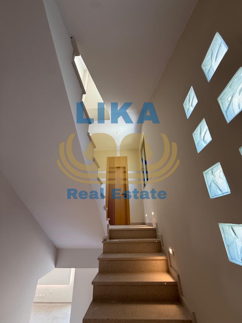 VILA LUKSOZE NË SHITJE NË SPILLE
