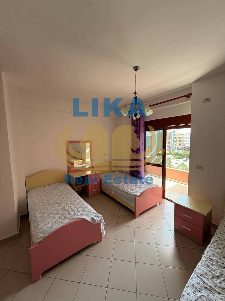 Apartament 2+1+2 në Shitje në Mali i Robit, Golem – Vetëm 300 Metra nga Deti