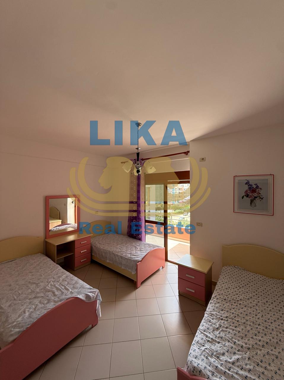 Apartament 2+1+2 në Shitje në Mali i Robit, Golem – Vetëm 300 Metra nga Deti