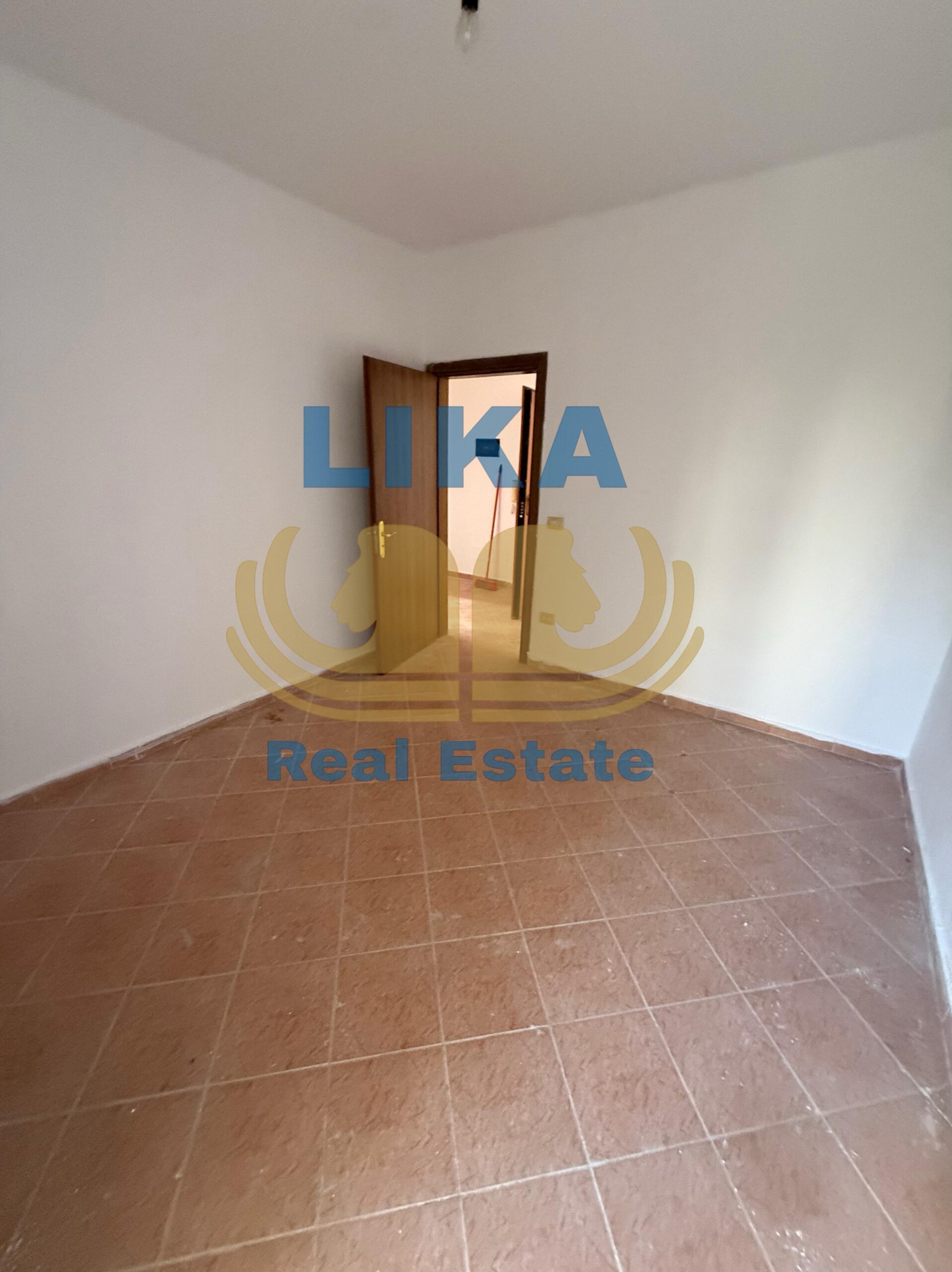 **APARTAMENT PËR SHITJE – GOLEM, ZONA E VIENËS**