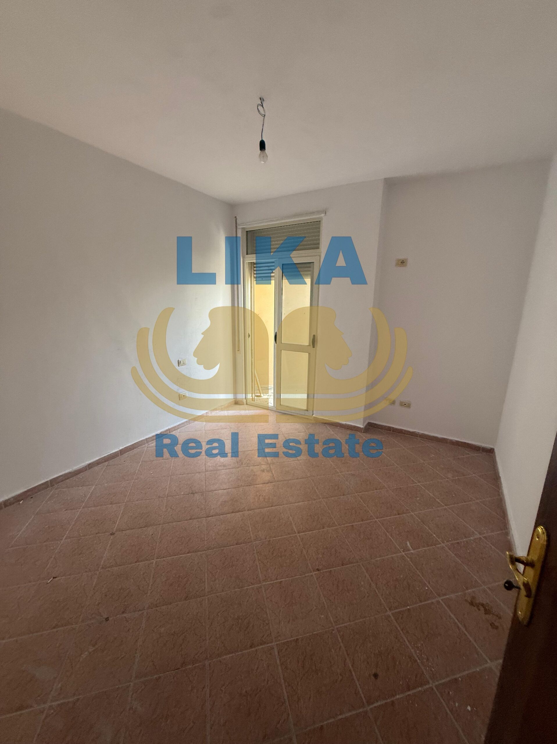 **APARTAMENT PËR SHITJE – GOLEM, ZONA E VIENËS**