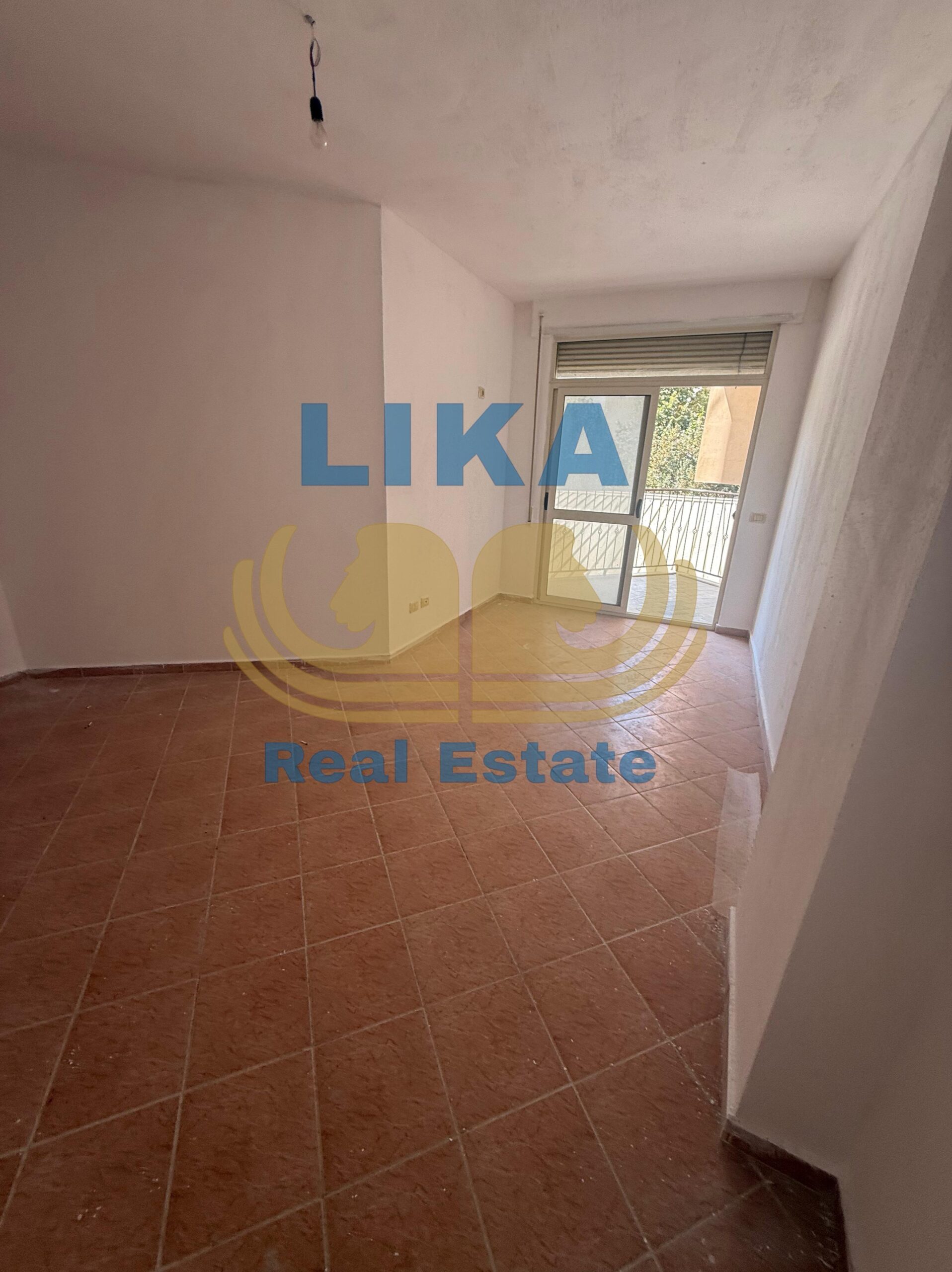 **APARTAMENT PËR SHITJE – GOLEM, ZONA E VIENËS**