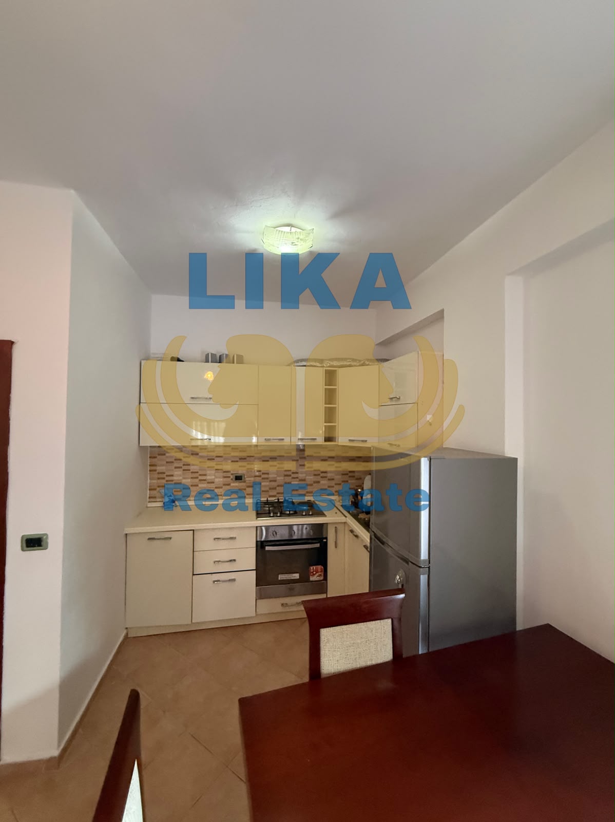SHITEN 3 APARTAMENTE – VIJE E PARE BREGDETARE!