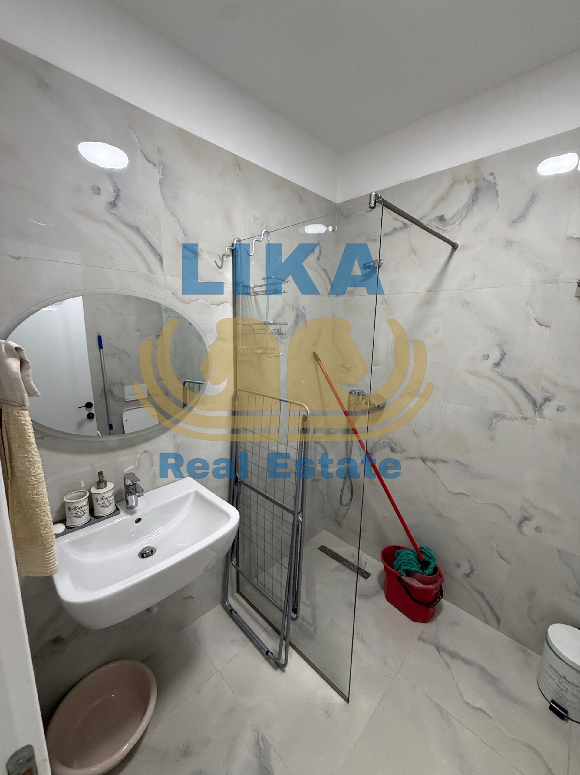 DUPLEX PËR SHITJE – PRANË DETIT