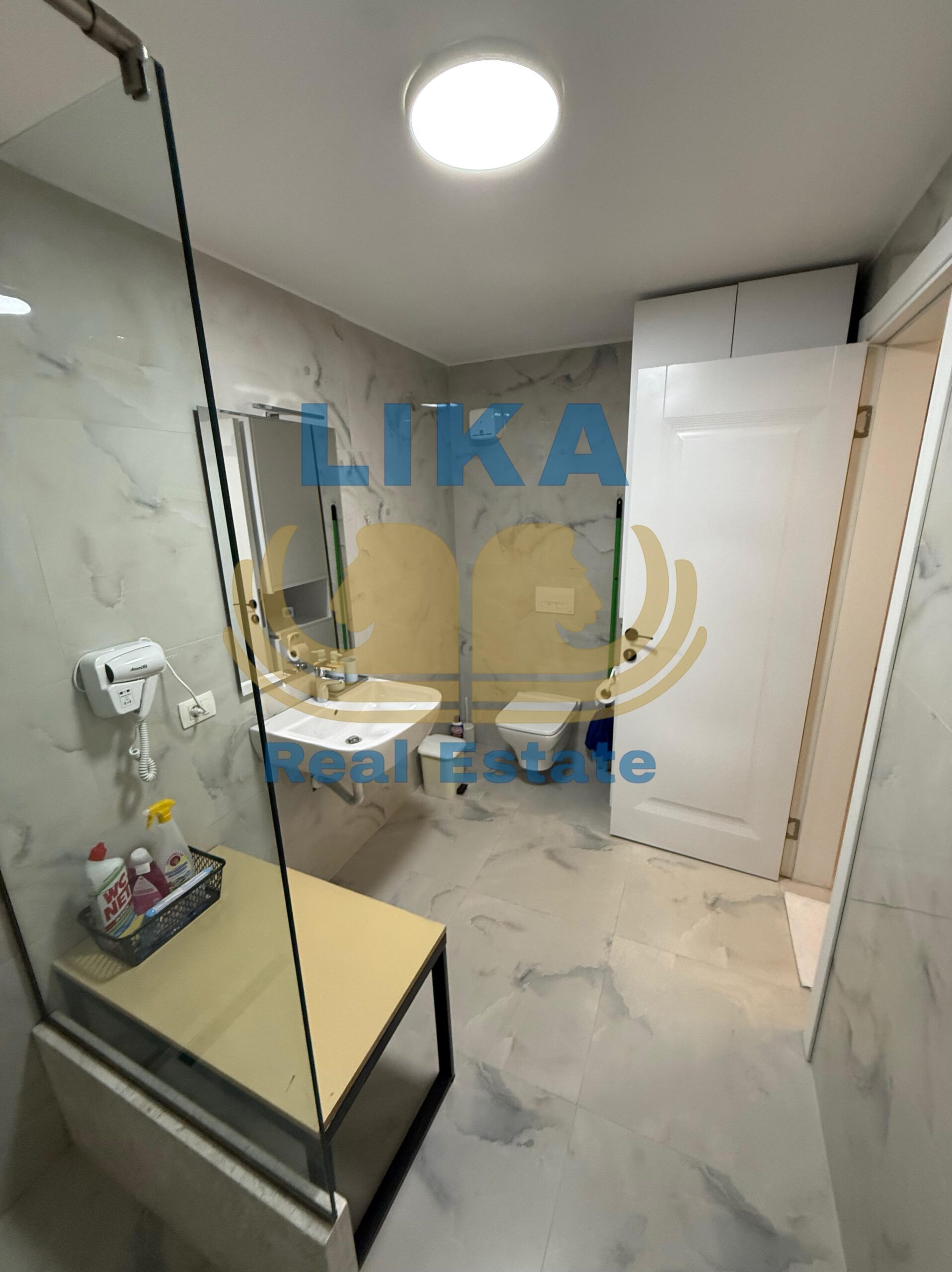 DUPLEX PËR SHITJE – PRANË DETIT
