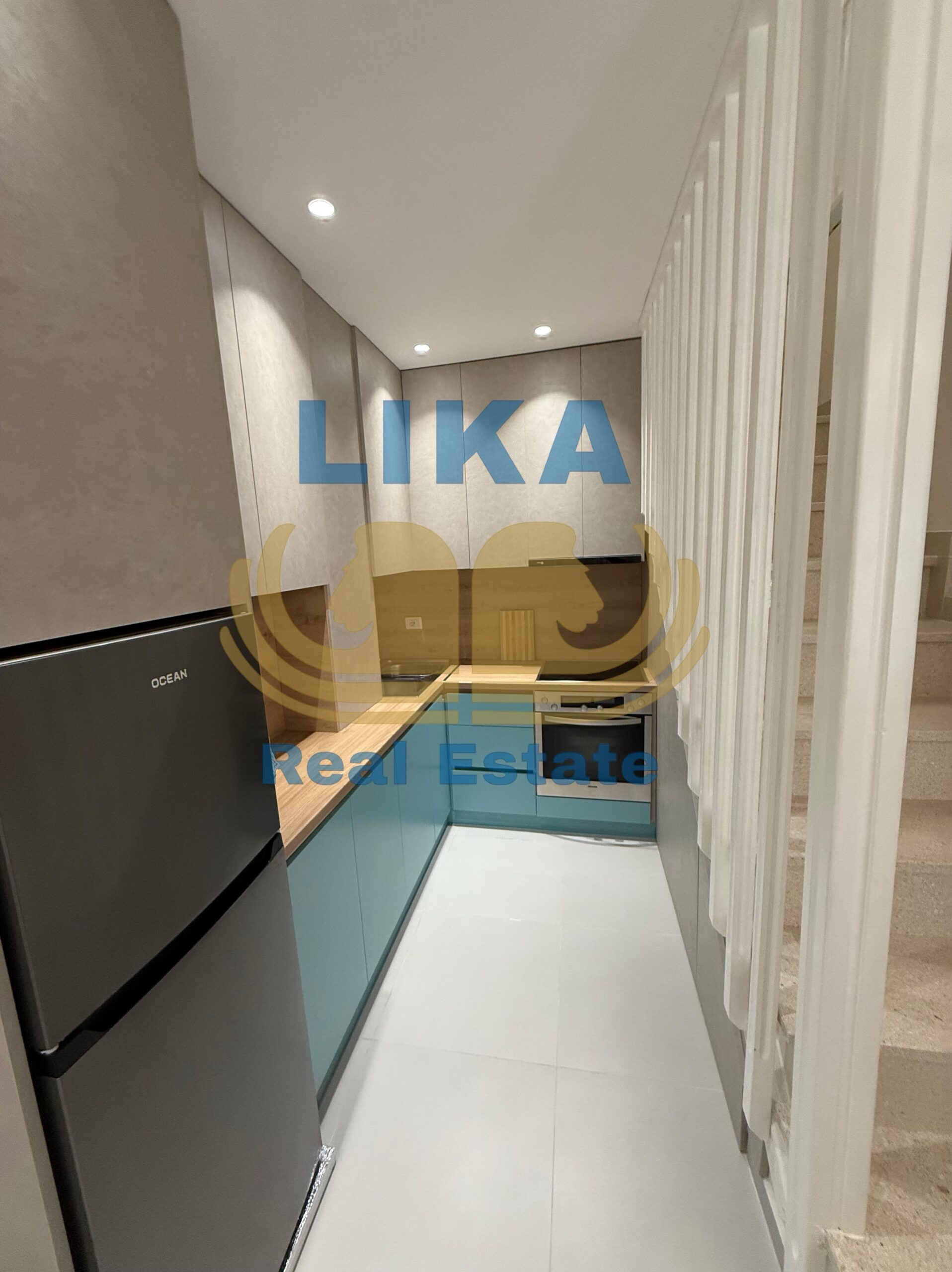 DUPLEX PËR SHITJE – PRANË DETIT