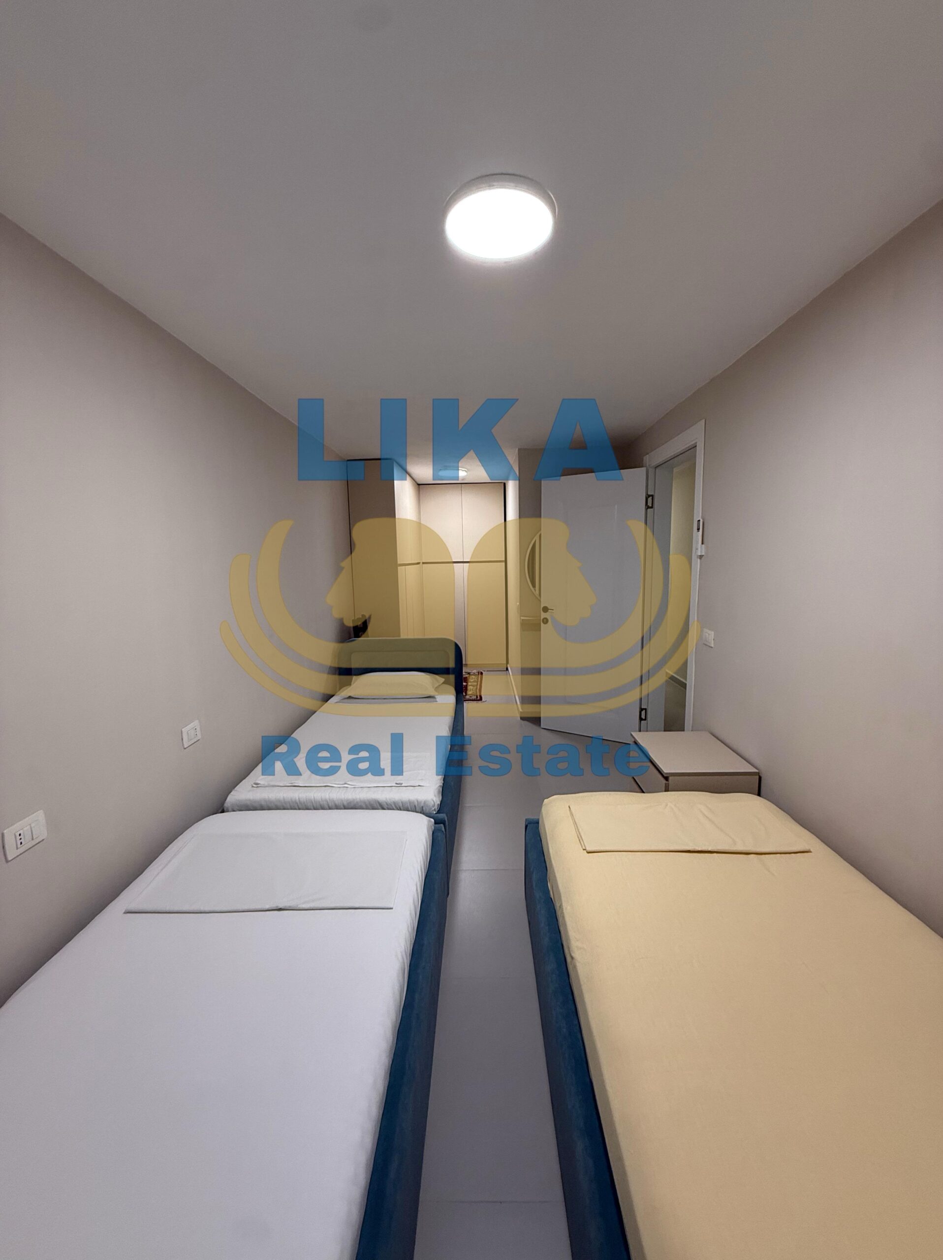 DUPLEX PËR SHITJE – PRANË DETIT