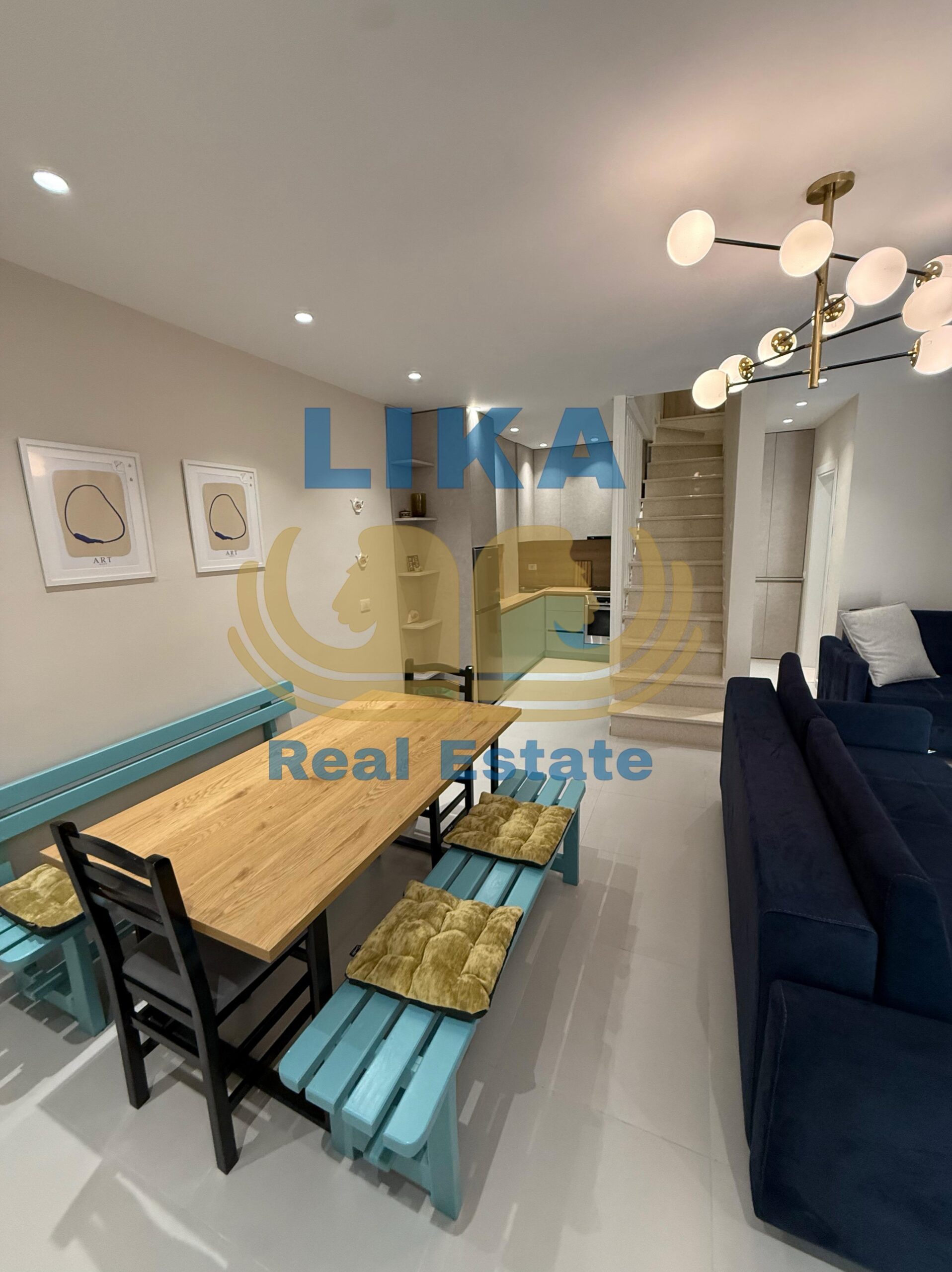 DUPLEX PËR SHITJE – PRANË DETIT