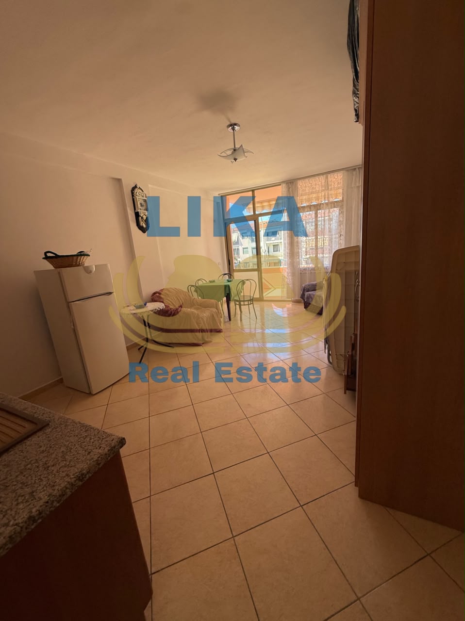 APARTAMENT PËR SHITJE – NË ZONË KOMPLEKSI