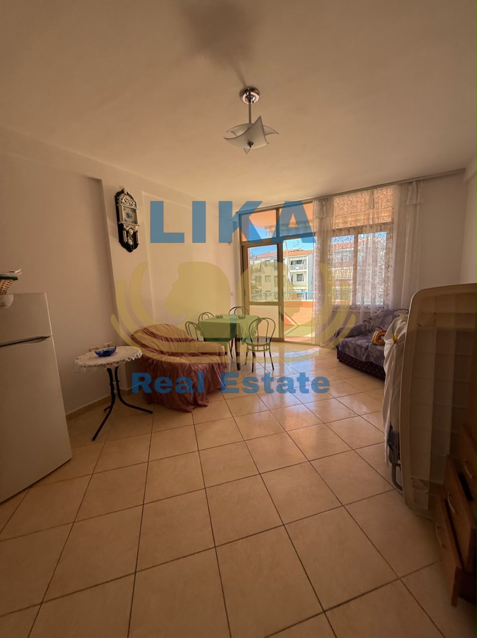 APARTAMENT PËR SHITJE – NË ZONË KOMPLEKSI