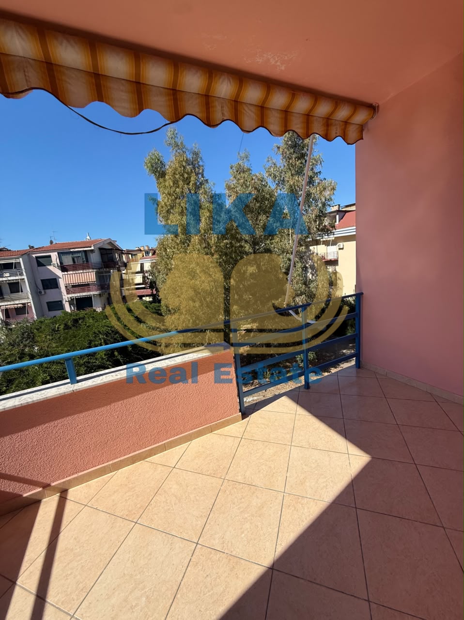 APARTAMENT PËR SHITJE – NË ZONË KOMPLEKSI