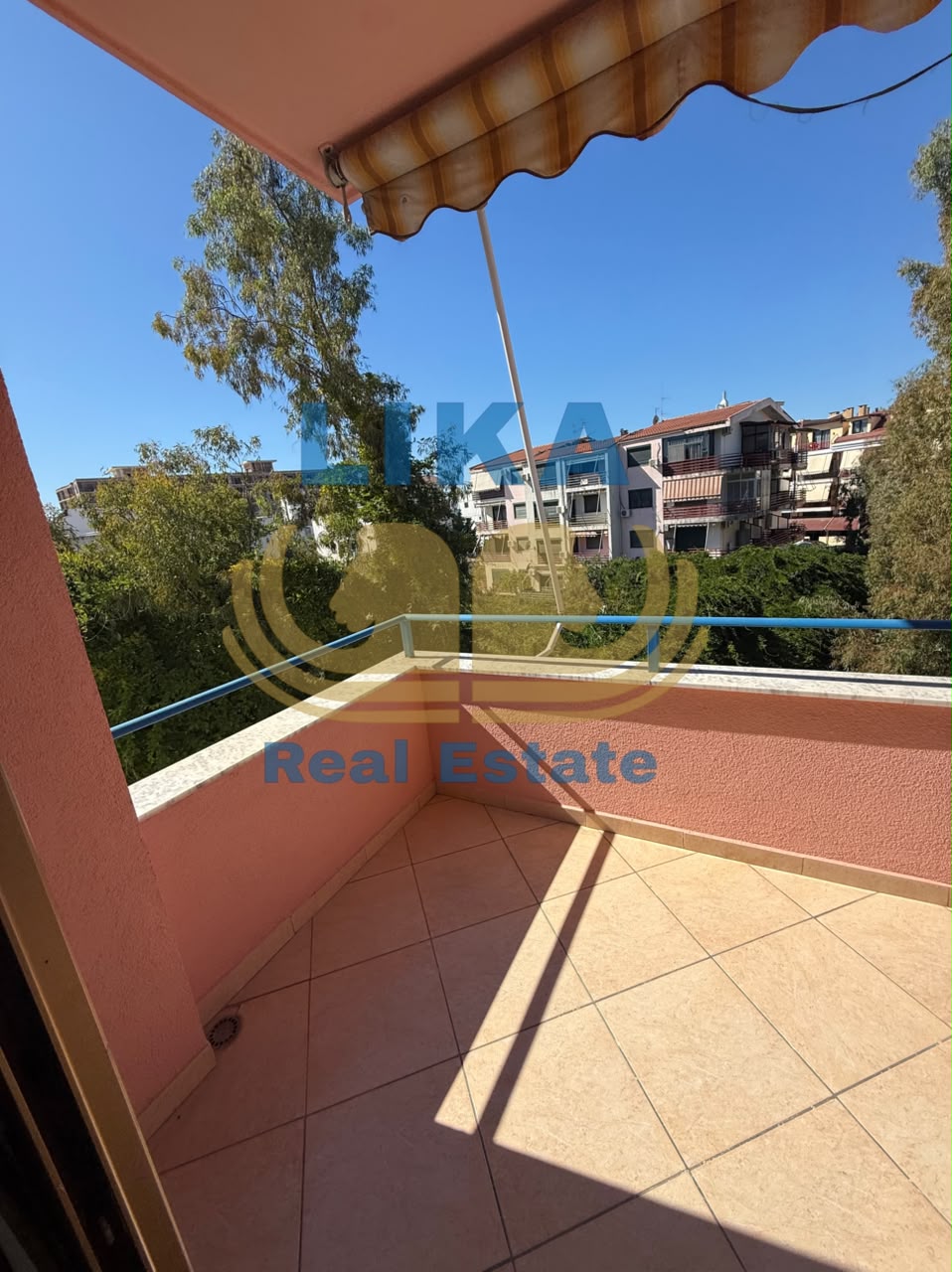 APARTAMENT PËR SHITJE – NË ZONË KOMPLEKSI
