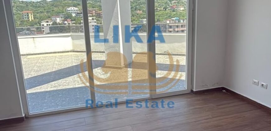 Penthouse në shitje në Golem, vetëm 180 m nga deti – 250.000€ | LIKA REAL ESTATE