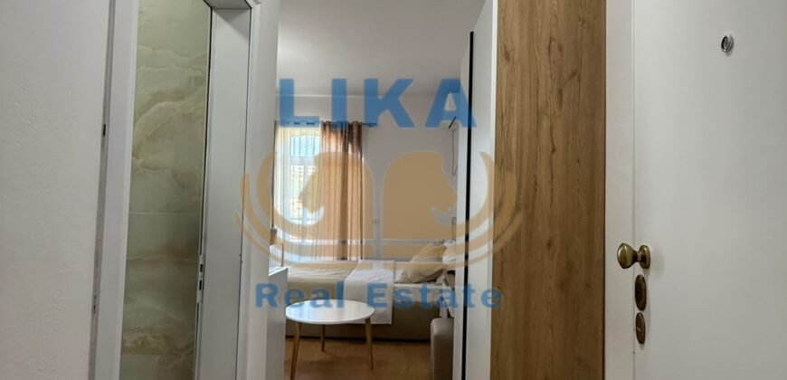 Garsoniere në Shitje në Shkëmbin e Kavajës – 200 m nga Deti