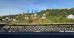 Garsoniere në Shitje në Shkëmbin e Kavajës – 200 m nga Deti