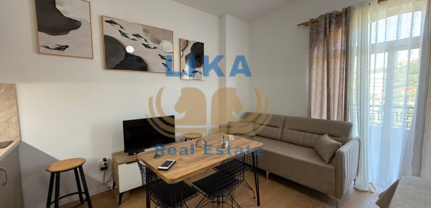 Garsoniere në Shitje në Shkëmbin e Kavajës – 200 m nga Deti