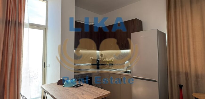 Apartament 1+1 i Sapo Rinovuar për Shitje në Shkëmbin e Kavajës – Vetëm 200 Metra nga Deti | LIKA REAL ESTATE