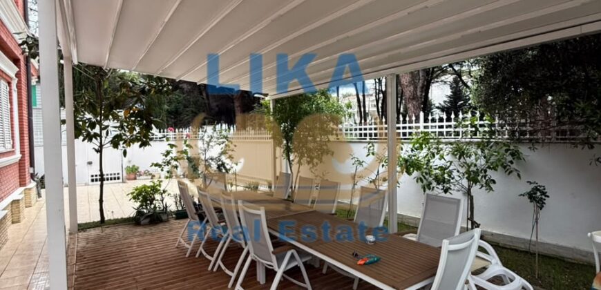 Shitet Vilë Luksoze në Qerret – Vijë e Parë Bregdetare | LIKA REAL ESTATE