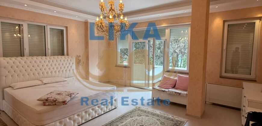 Shitet Vilë Luksoze në Qerret – Vijë e Parë Bregdetare | LIKA REAL ESTATE
