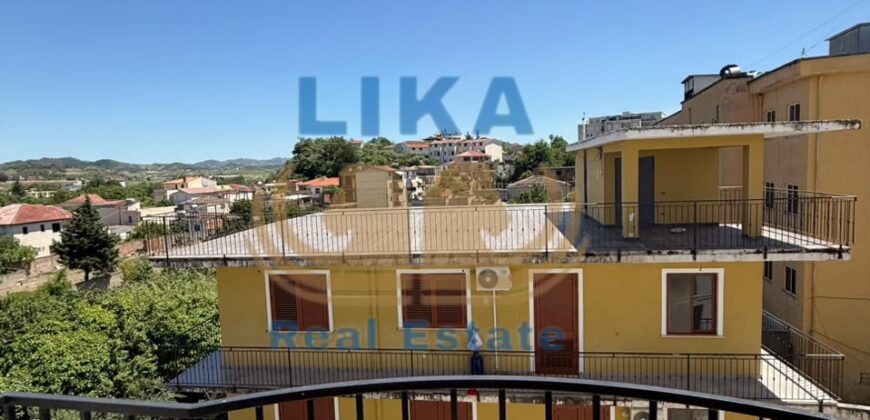 Shitet Apartament 2+1+2 në Qendër të Kavajës