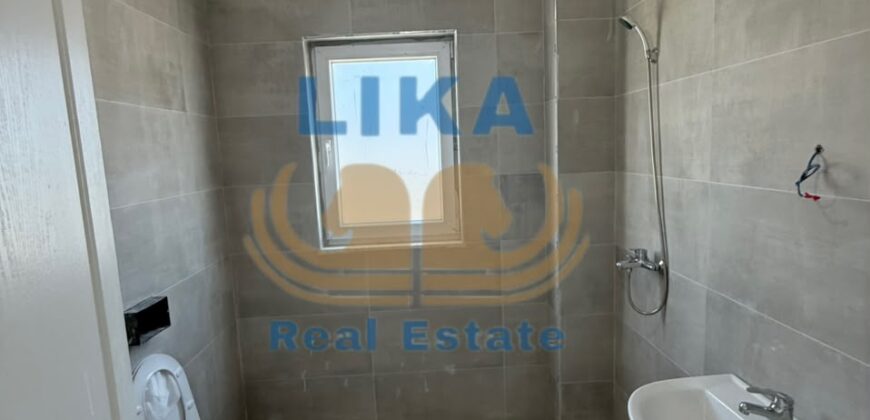 Shitet Apartament 2+1+2 në Qendër të Kavajës