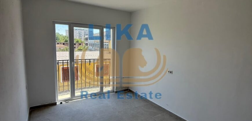 Shitet Apartament 2+1+2 në Qendër të Kavajës