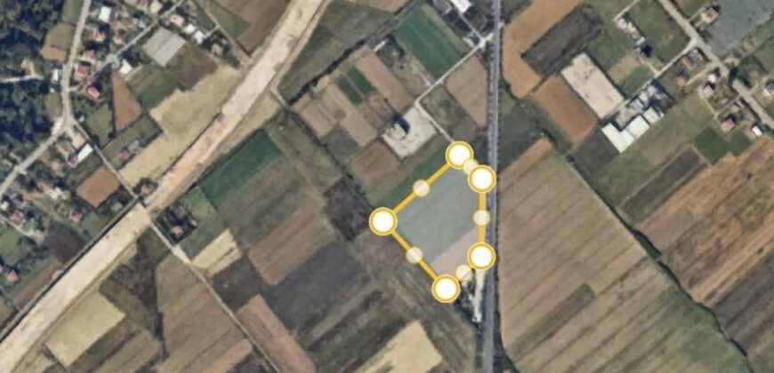 Tokë industriale në shitje në autostradën Kavajë – Rrogozhinë