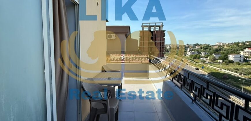 Verandë panoramike vetëm pak hapa nga deti.