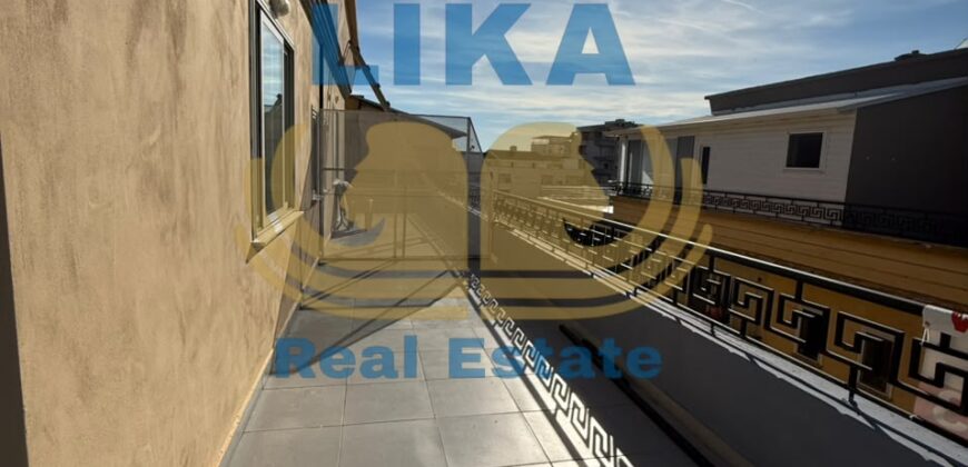 Verandë panoramike vetëm pak hapa nga deti.