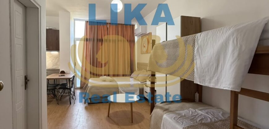 Verandë panoramike vetëm pak hapa nga deti.