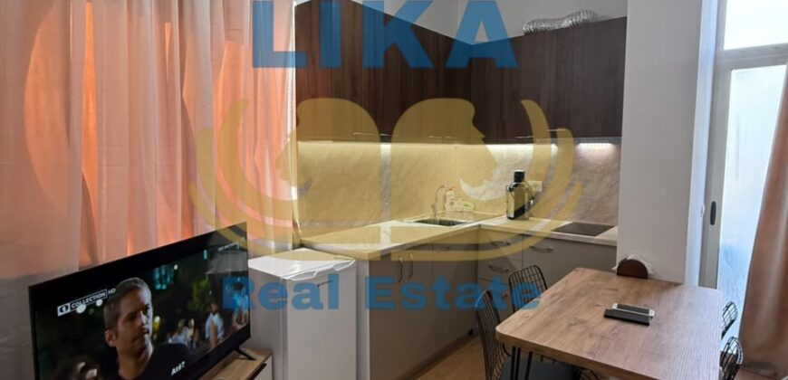 Verandë panoramike vetëm pak hapa nga deti.