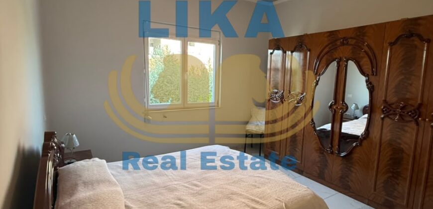 Një vilë që reflekton hapësirë, elegancë dhe privatësi.