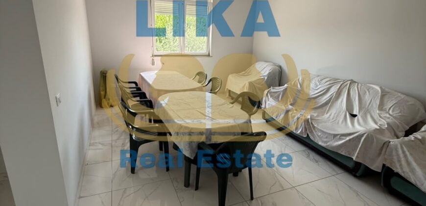 Një vilë që reflekton hapësirë, elegancë dhe privatësi.
