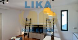 Apartament 1+1 për shitje në Shkëmbin e Kavajës – vetëm pak hapa larg detit.