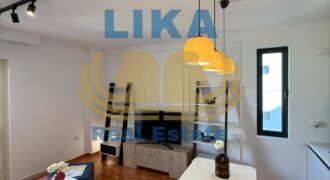 Apartament 1+1 për shitje në Shkëmbin e Kavajës – vetëm pak hapa larg detit.