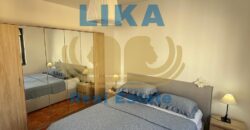 Apartament 1+1 për shitje në Shkëmbin e Kavajës – vetëm pak hapa larg detit.