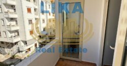 Apartament 1+1 për shitje në Shkëmbin e Kavajës – vetëm pak hapa larg detit.