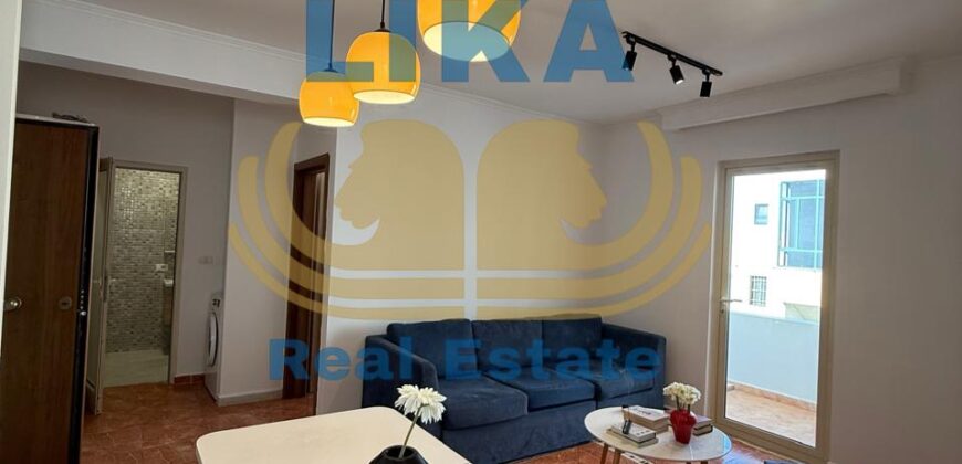 Apartament 1+1 për shitje në Shkëmbin e Kavajës – vetëm pak hapa larg detit.